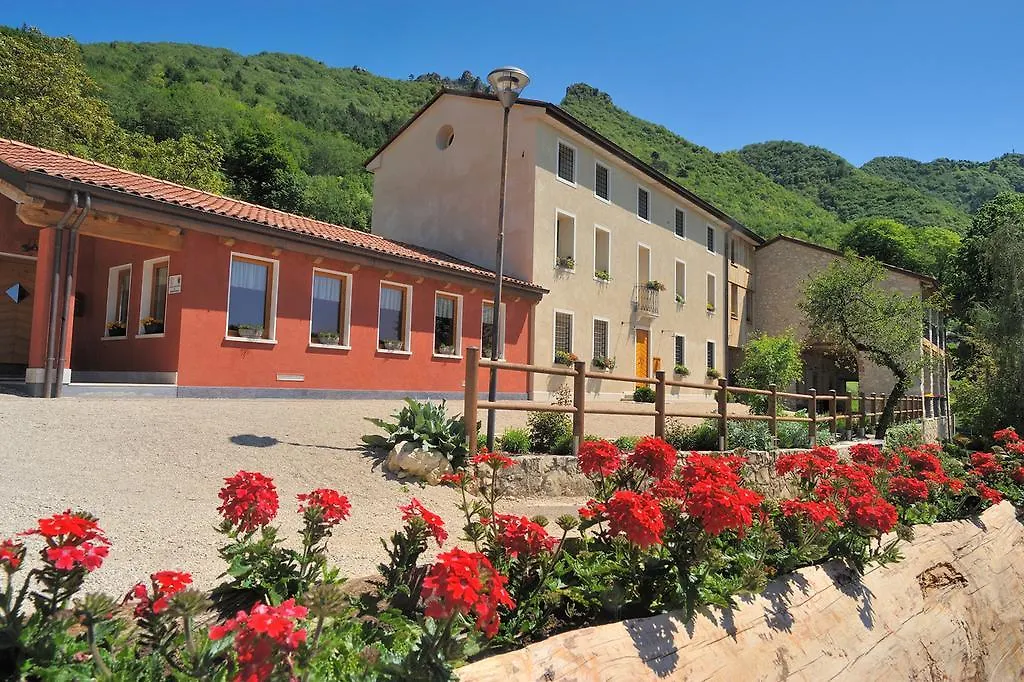 Il Maggiociondolo Agriturismo Villa Schio 0*,  Italy