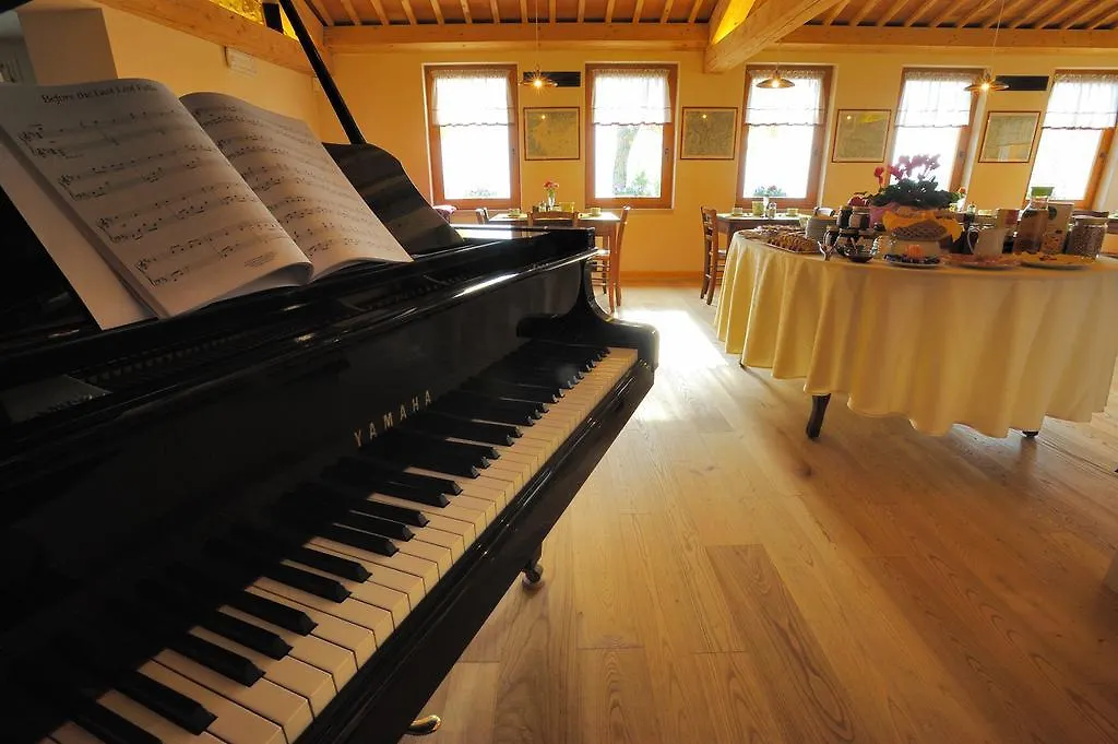 Farm stay Il Maggiociondolo Agriturismo Villa Schio